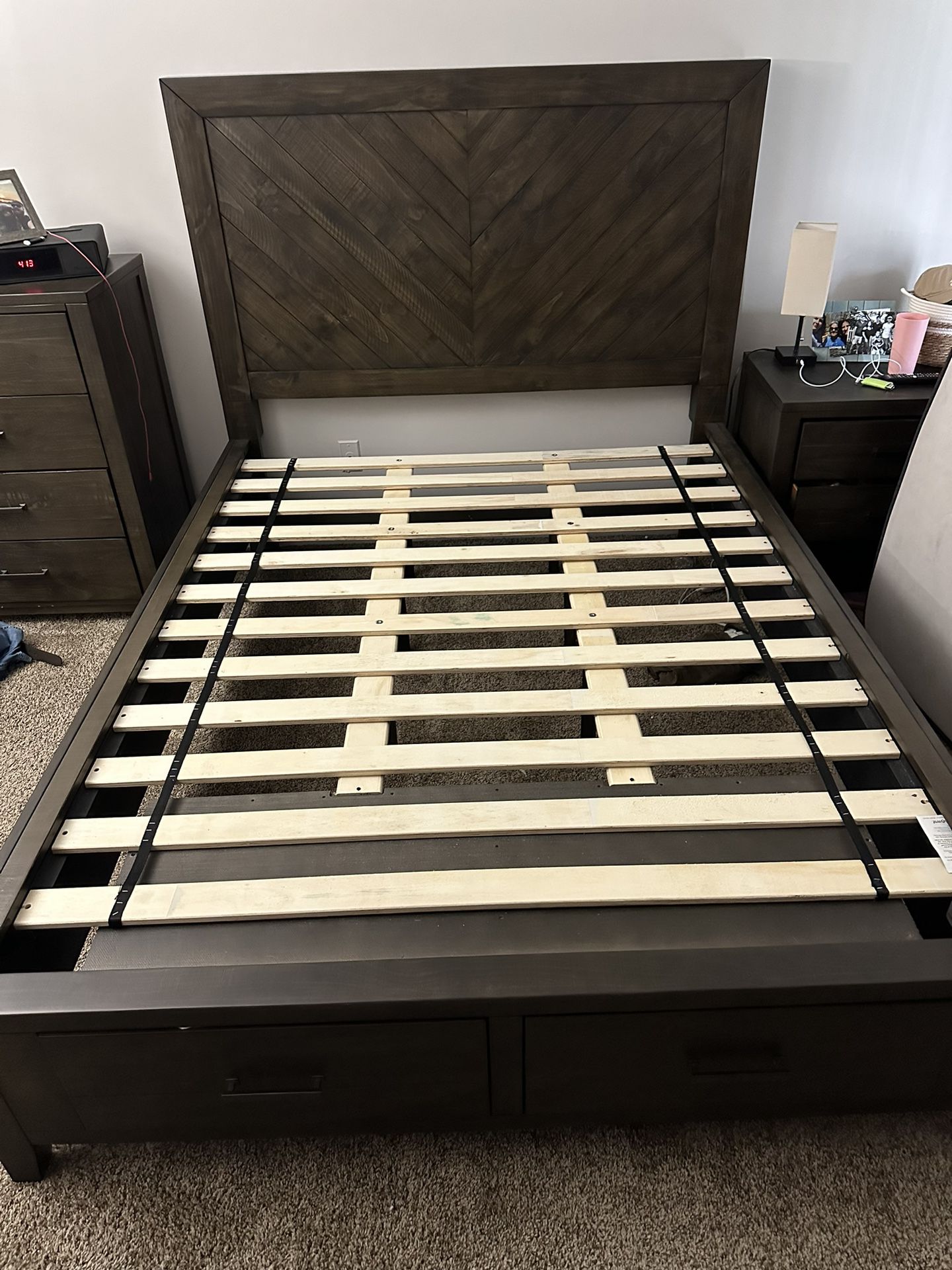 Queen Storage Bed. Great Condition. 
