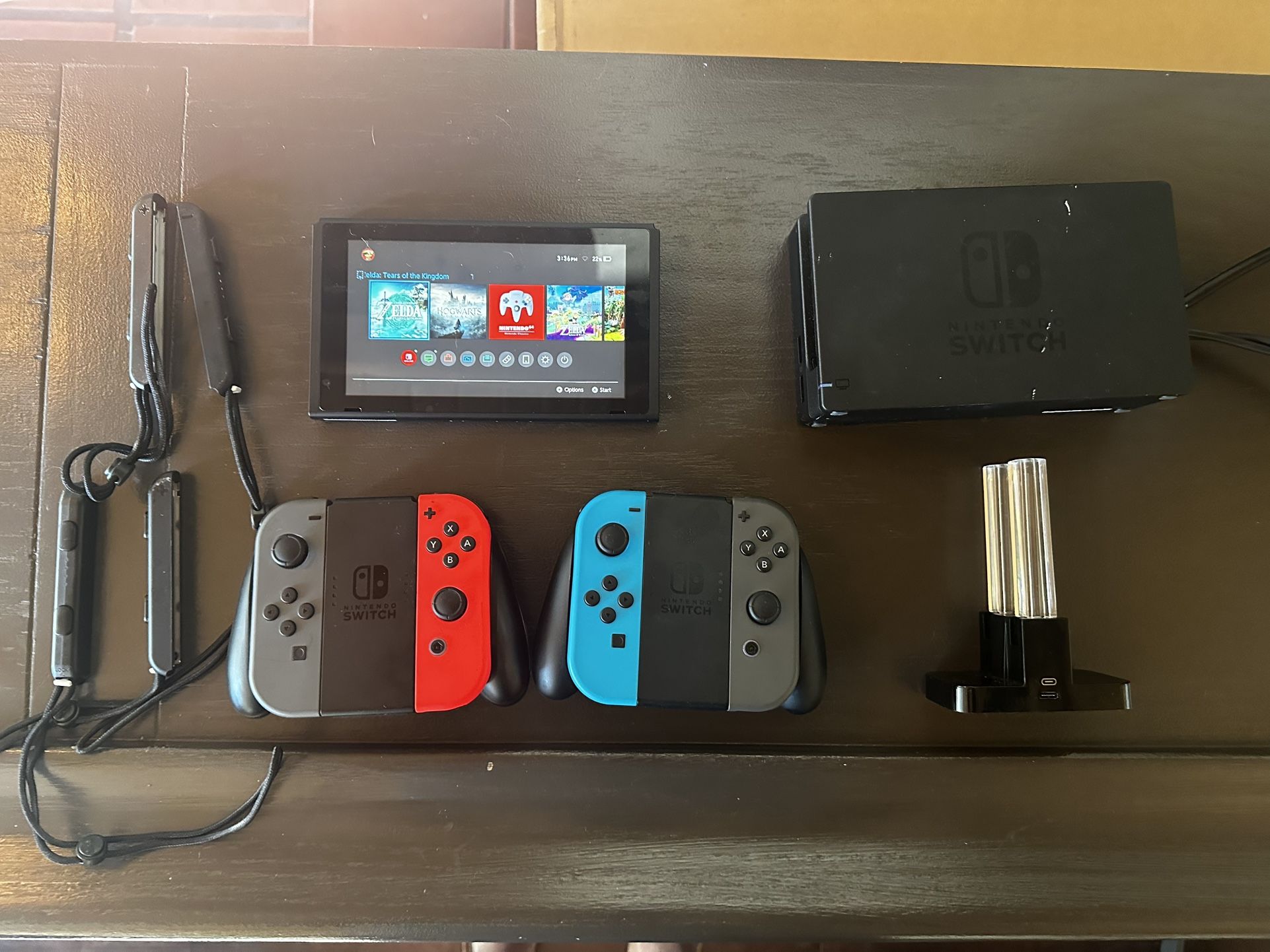 Nintendo Switch + 4 Joycons + Joycon Charger