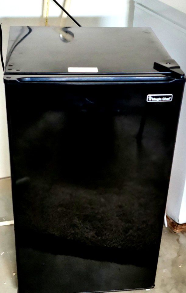 Magic Chef Compact Mini Refrigerator with Freezer Compartment

