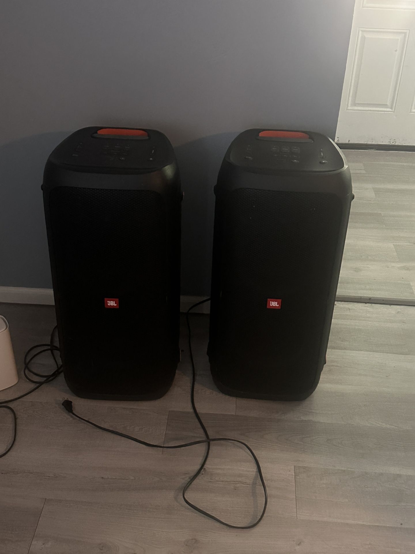 JBL 310 Speakers