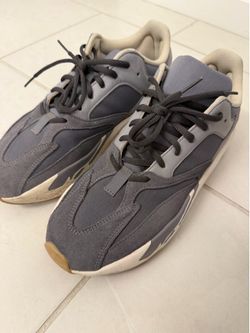Yeezy 700 magnet