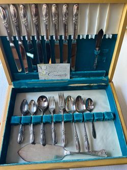 COMMUNITY WHITE ORCHID SILVERPLATE / 8 pieces