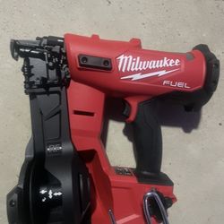 Milwaukee M18 FUEL 18-Volt Lithium-Ion Brushless Cordless Coil Roofing Nailer (Tool Only)