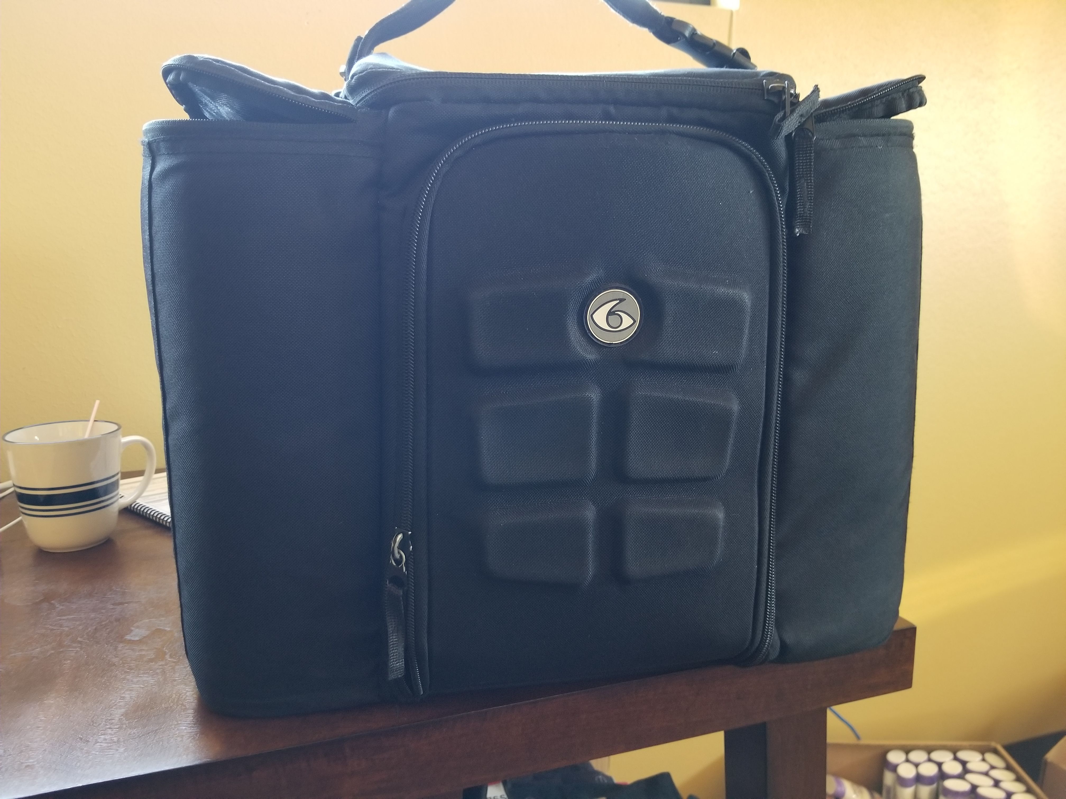 6 Pack Fitness Meal Prep Backpack for Sale in Charlotte, NC - OfferUp