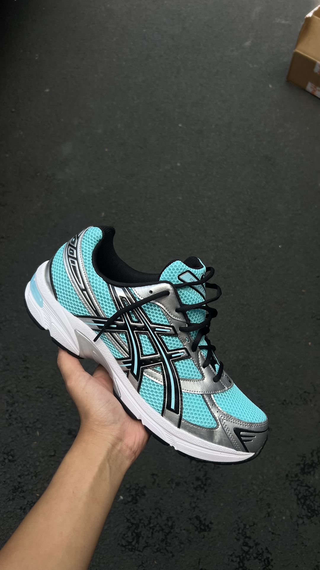 Aqua ASICS 🐬🔥 12 & 13 men’s