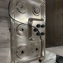 Gas Cooktop With 5 Elements / Estufa De Mesa Con 5 Parillas 