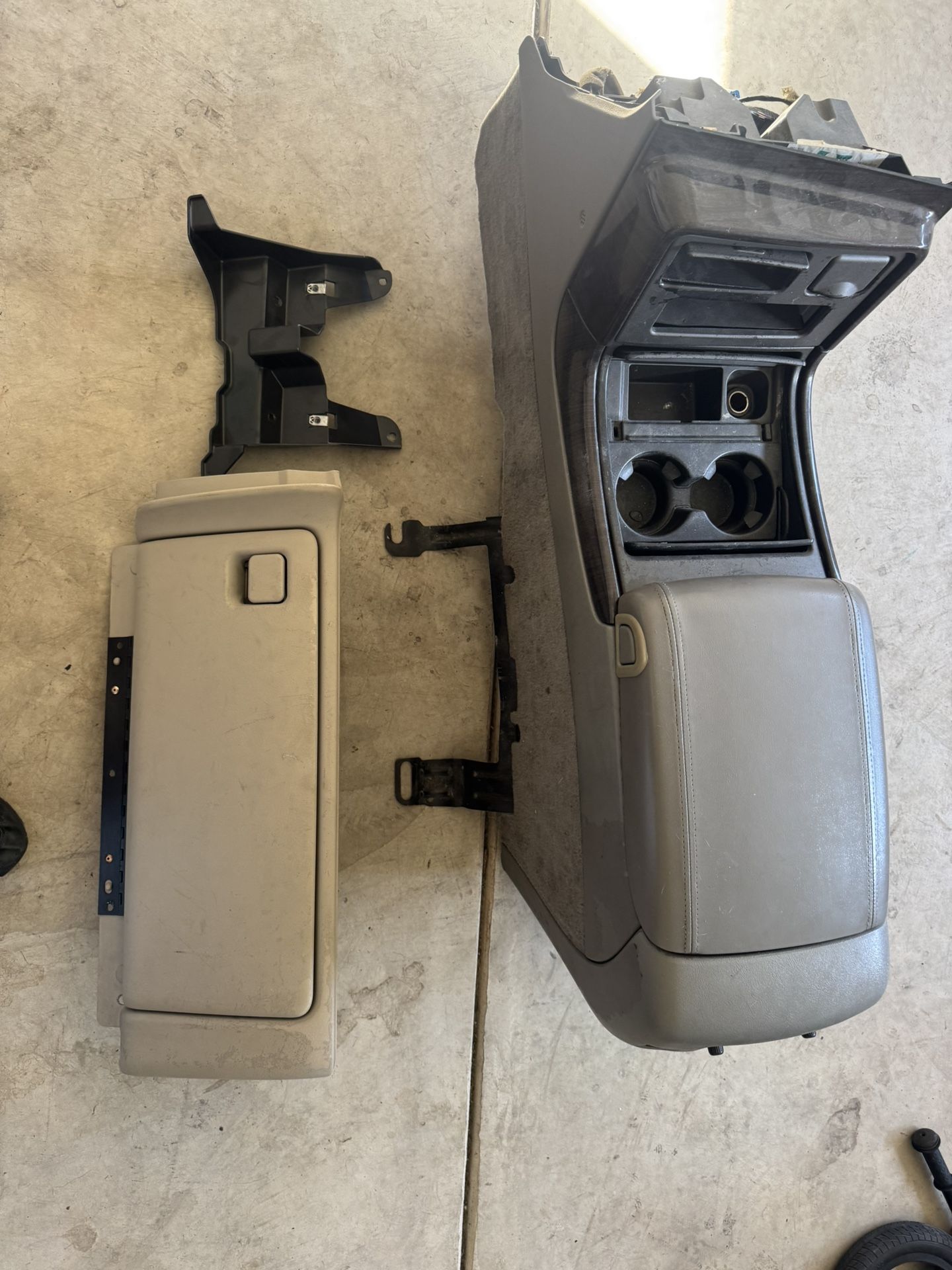 99-06 Center Console