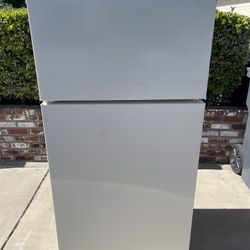 Hot Point Refrigerator, Fridge With Top Freezer 