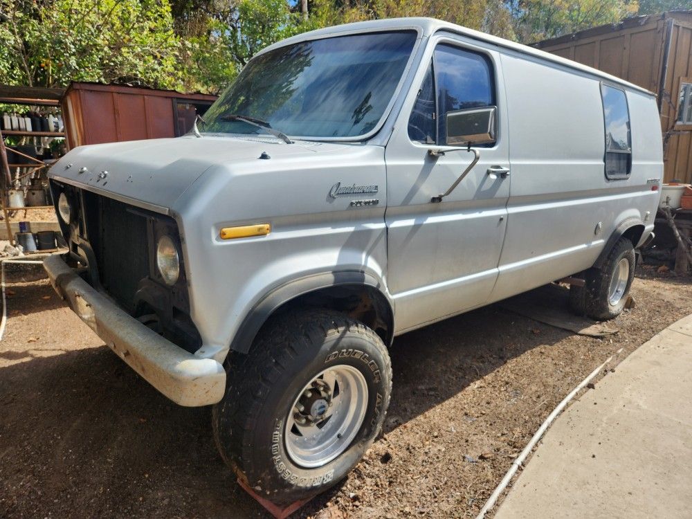 1978 FORD QUADRAVAN 4X4 250.