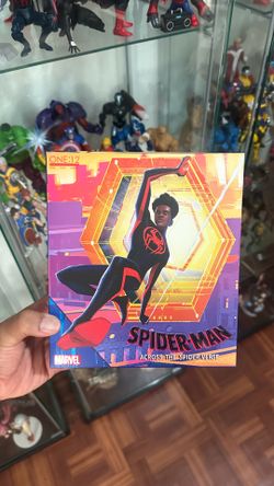 Mezco Miles Morales 1:12