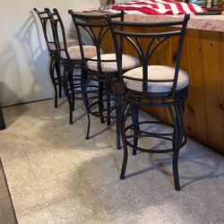 4 Nice Sturdy Bar Stool That Swivel