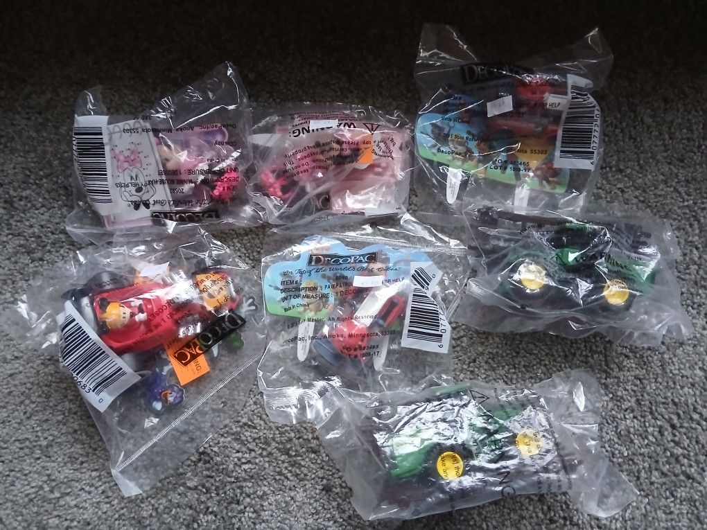 Plastic Birthday Cake Toopers 