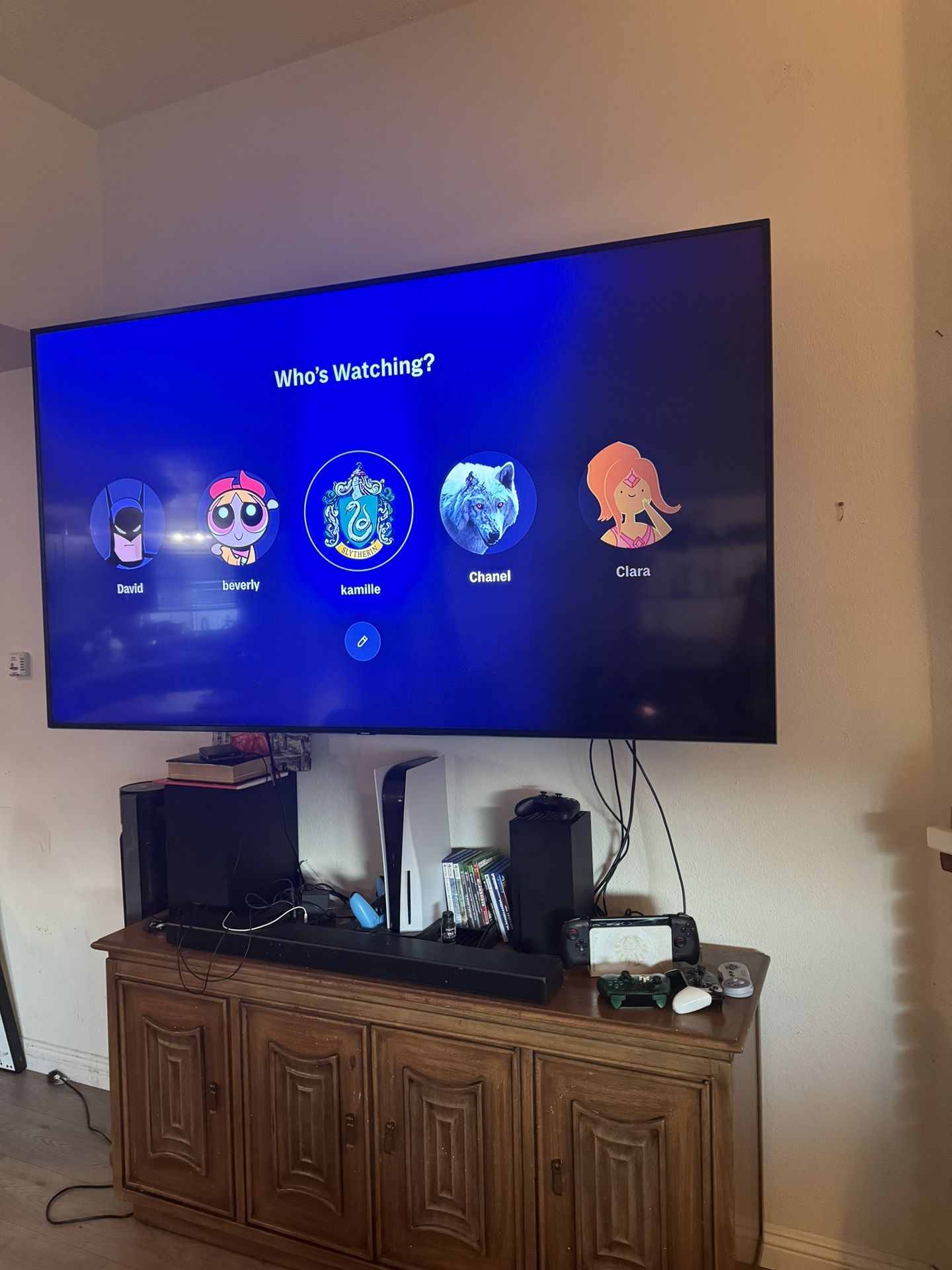 82 Inch Samsung Qled for Sale in Covina, CA - OfferUp