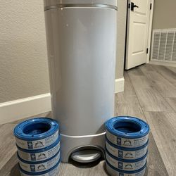 Munchkin Step Diaper  Pail w/8 Mama Bear Refills 