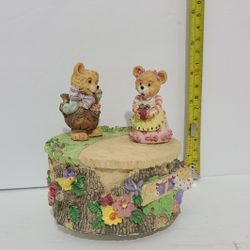 Music Box Plays "It's A Small World After All"