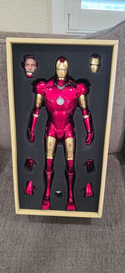Hot Toys Iron Man Mark III 1/4 Scale Figure (QS011)