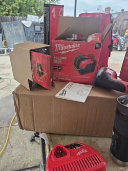 Milwaukee
M12 12-Volt Lithium-Ion Cordless Green 125 ft. Cross Line and Plumb Points Laser Level (Tool-Only)STORE PRICE $449