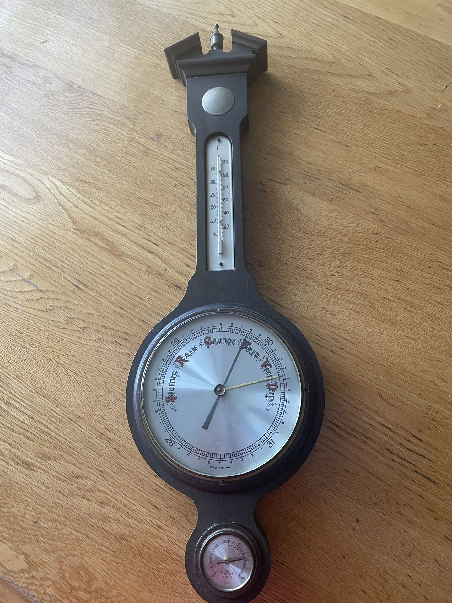 Banjo style barometer