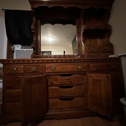 Matching Solid Wood Dresser Set 