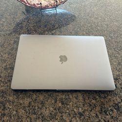 MacBook Pro 15 inch, 2017 Pristine Condition