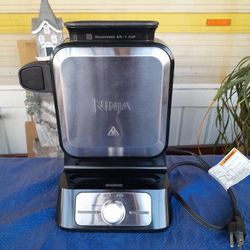 Ninja Vertical Belgian Waffle Maker Pro w/5 Shade Setting. (Clean)
