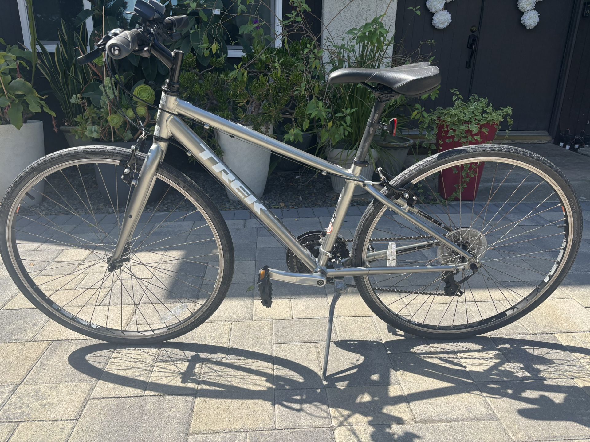 TREK 7.0 FX Hybrid- Size 15 Small - Silver