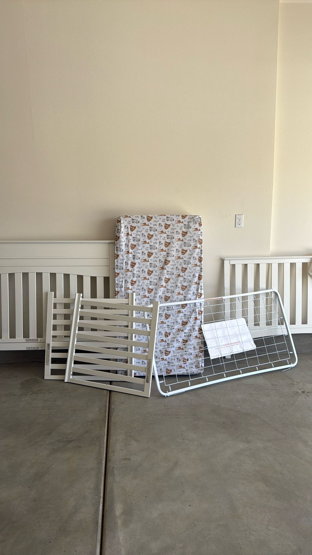 White baby Crib