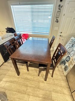 FREE FREE 4 chair table
