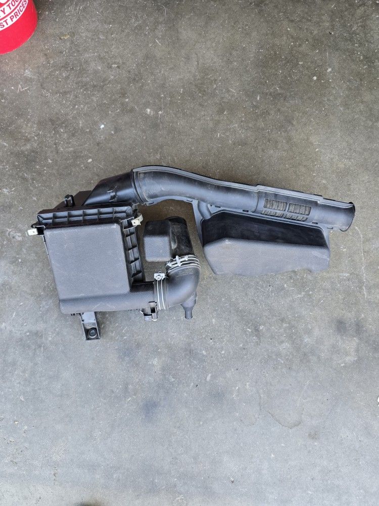 2010 - 2015 Toyota Prius complete intake box