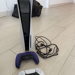 ⭐️Playstation 5 & 2 Controllers MINT CONDITION ⭐️