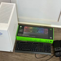 HP Omen 25L Gaming Desktop 8gb Ram 512gb SSD w/ Razer Blackwidow V3 Keyboard