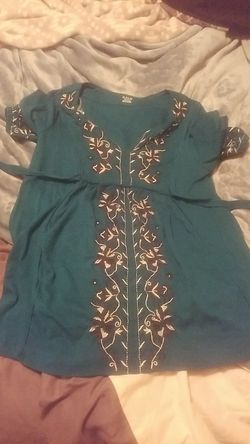 Size small anna shirt ties in back