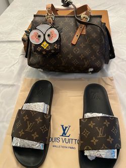 Small owl LV designer purse and slide matching size 9/10