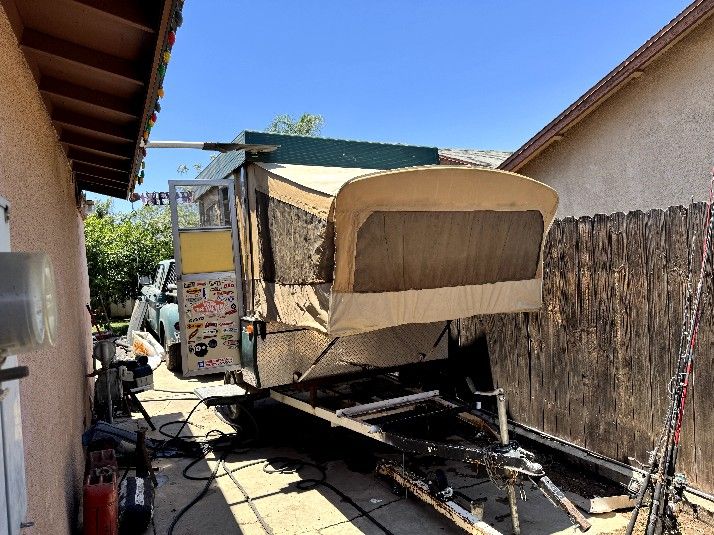 Colmen Camper Trailer