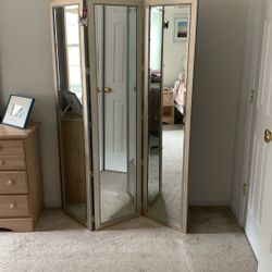 3 Mirrored Folding Stand 