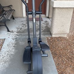 Golds Gym Stride Trainer 380