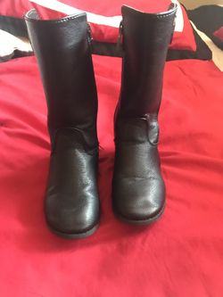 MK girls boots size 9