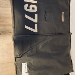 Essential 1977 T-shirts (XL)