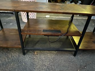Mesa con pluga para Luz incluida color cafe