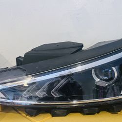 2019 2020 Hyundai Elantra  LH Driver Side Headlight OEM