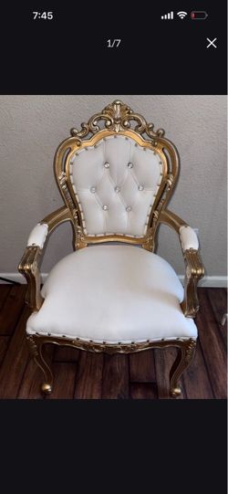Elegant Throne Accent Chair