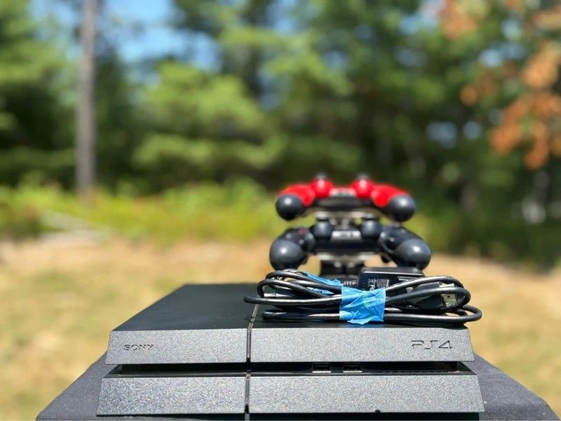 Sony PlayStation 4 Bundle โ 2 Controllers + Charging Dock