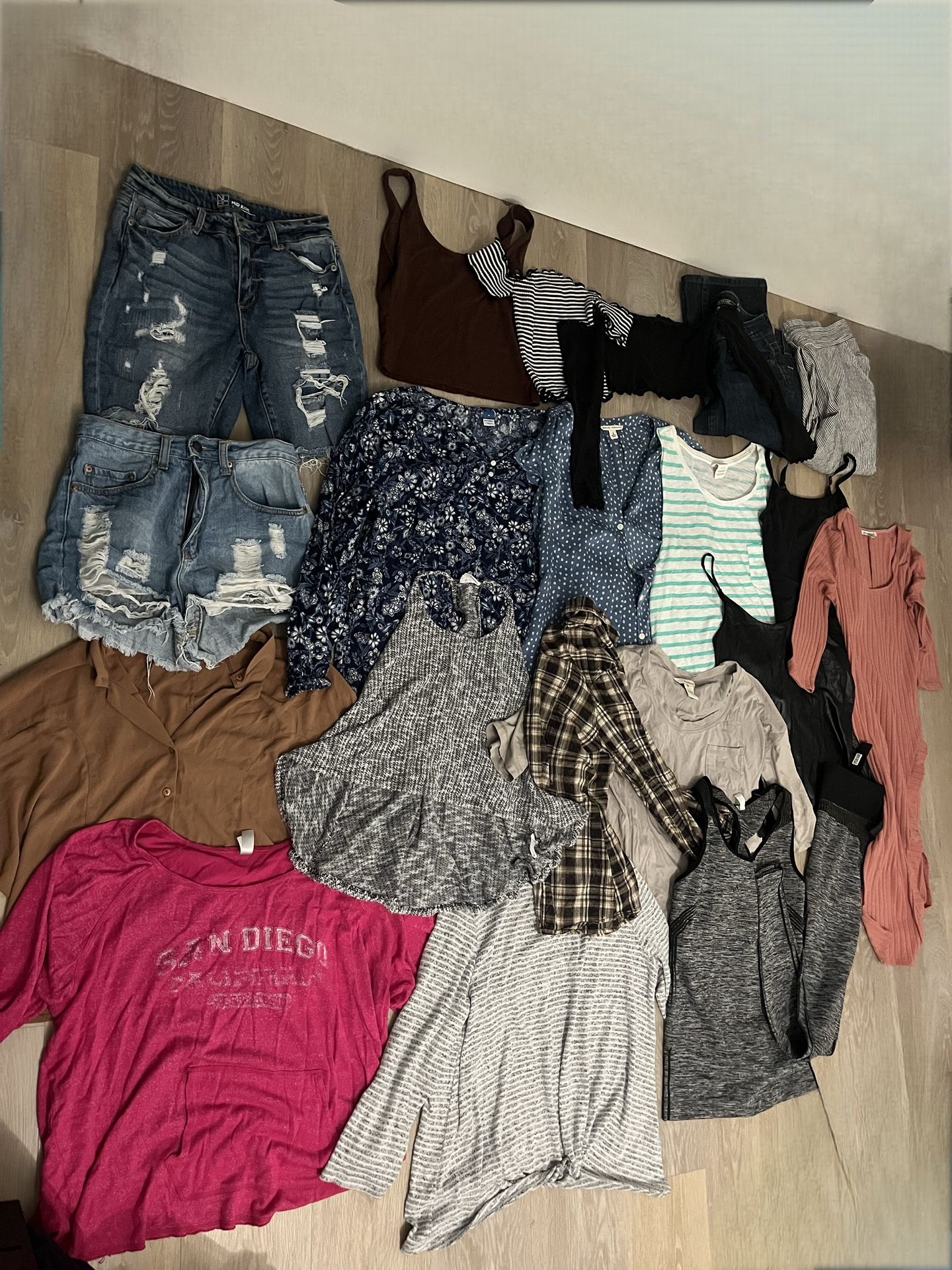 Bulk Clothing Lot Great For Resellers