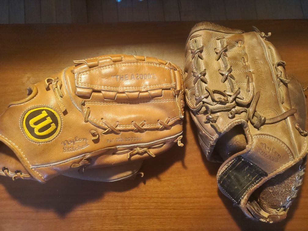Lot Of 2 Wilson A2000 Baseball Gloves 