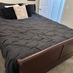 Wooden queen Size Bed Frame/ Mattress 