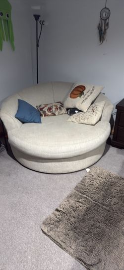 White spinning chair