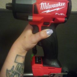 Milwaukee 1/2" Drive Mid Torque Impact Wrench 