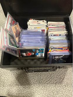 Lot of 372 sports card