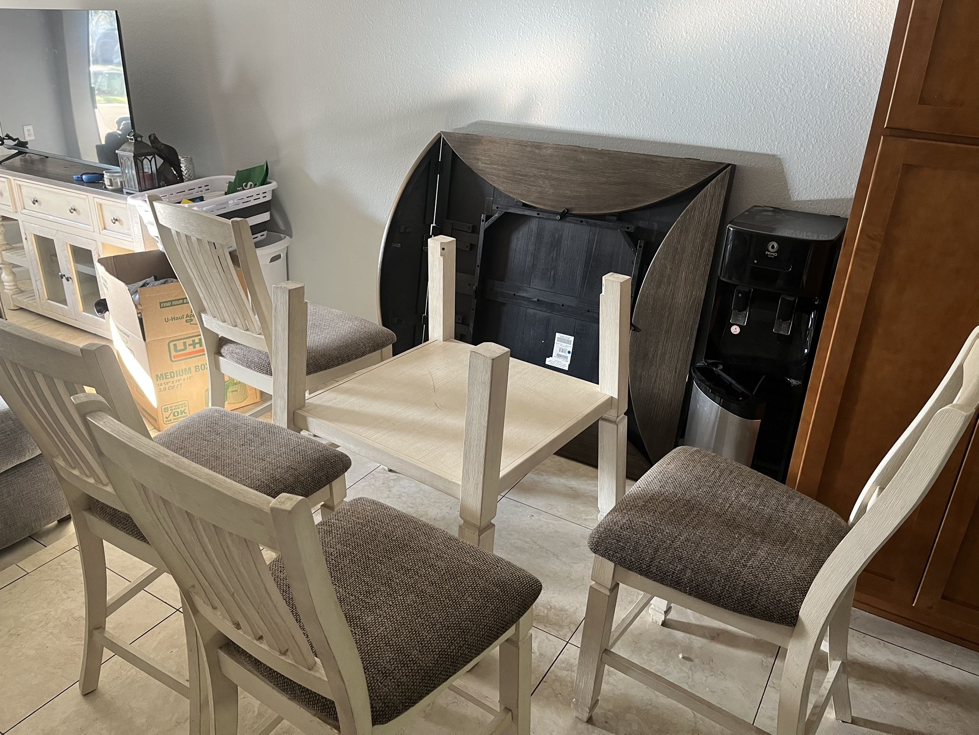 Square/round Adjustable Table With Chairs