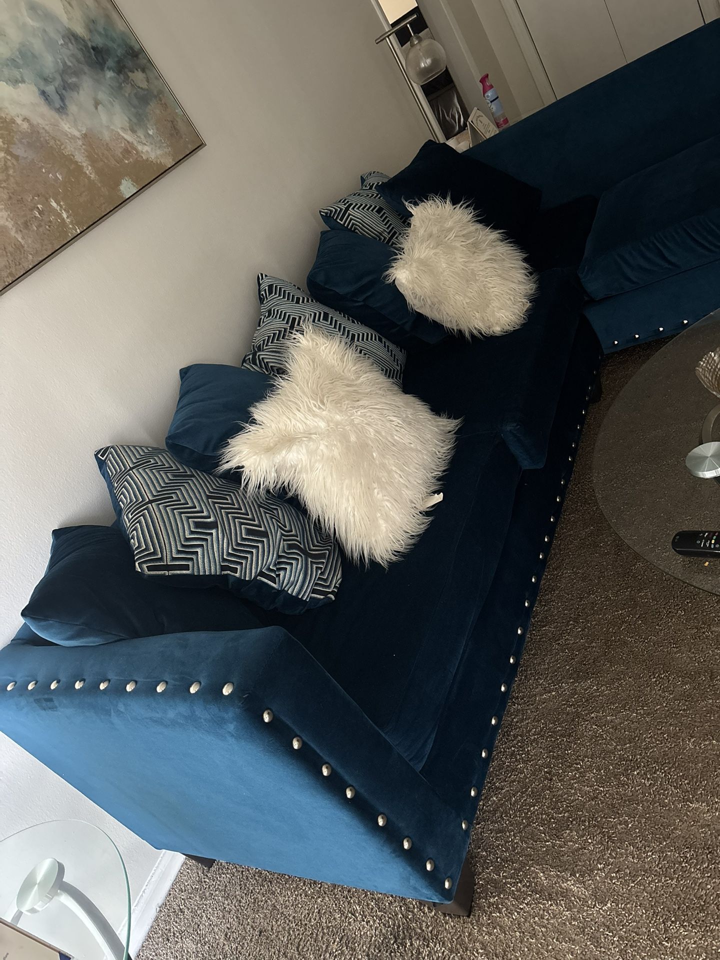 Sectional Couch With Pillows